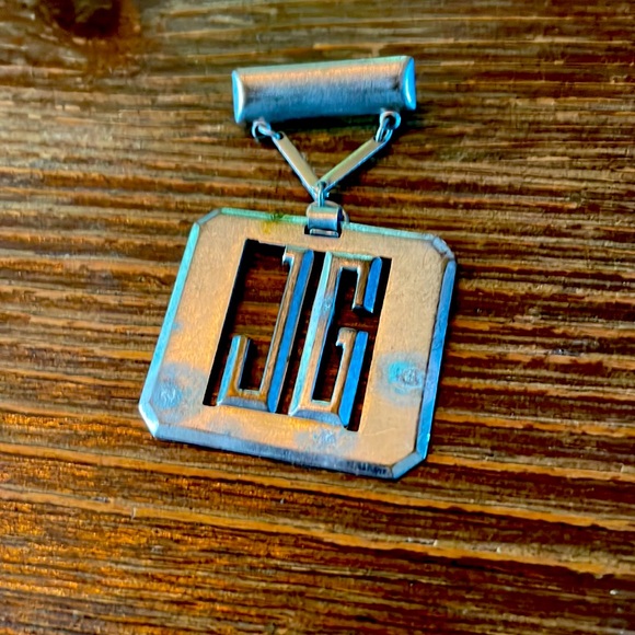 Antique looking pin. Military style. - Picture 1 of 2